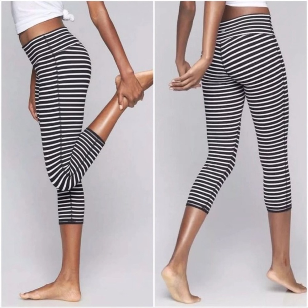ATHLETA STRIPES CHATURANGA BLACK AND WHITE CAPRI LEGGINGS